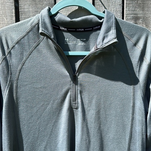 MEN’S Under Armour Run Pullover size Small with thumb holes - Picture 2 of 7
